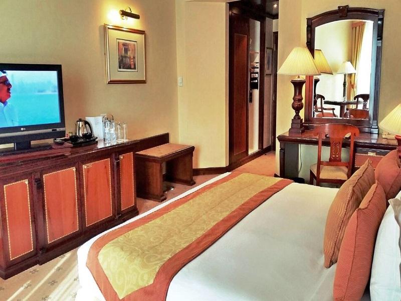 Knight Castle Hotel Дубай Экстерьер фото A room at the hotel