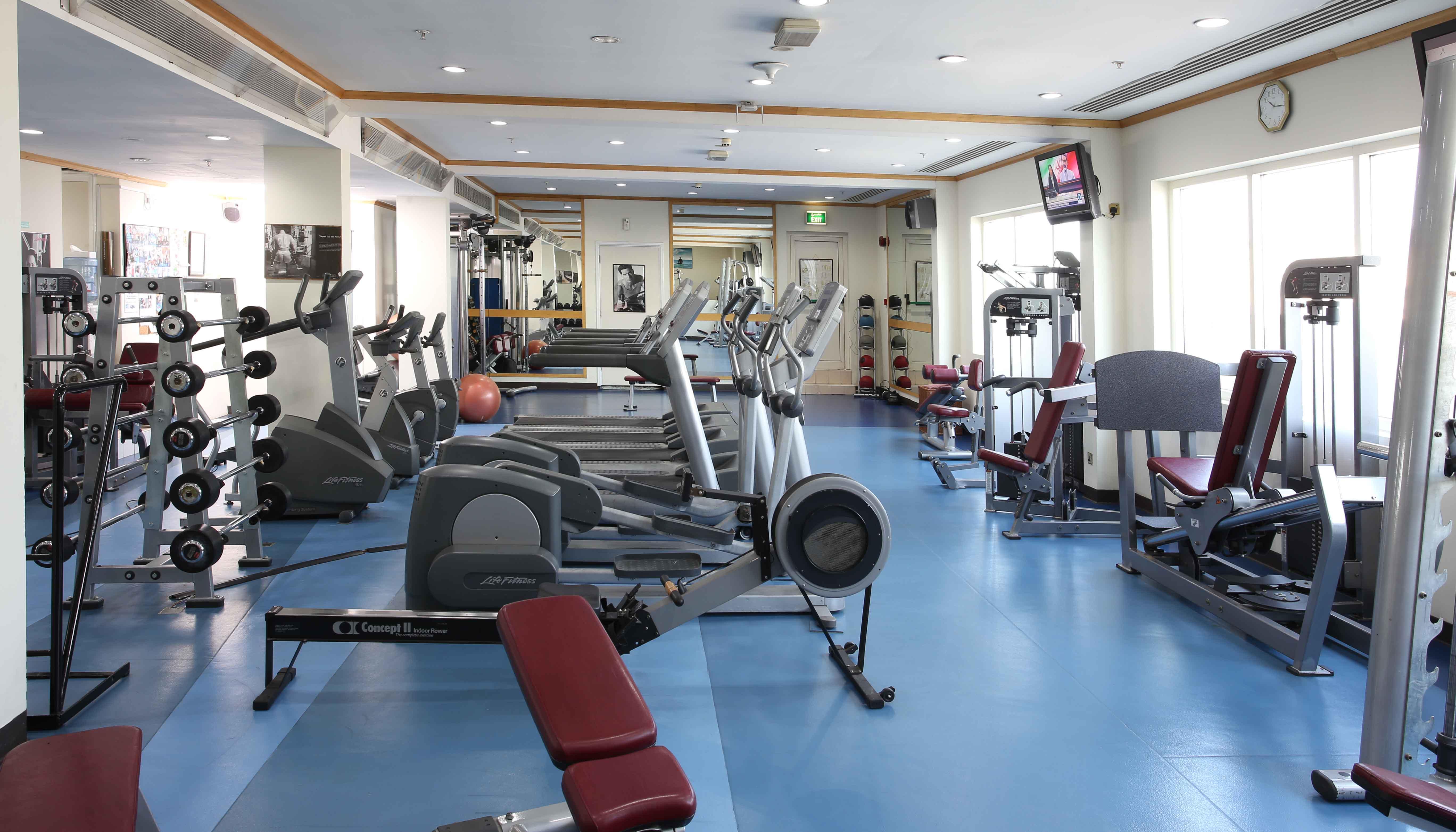 Knight Castle Hotel Дубай Экстерьер фото A gym in Dubai