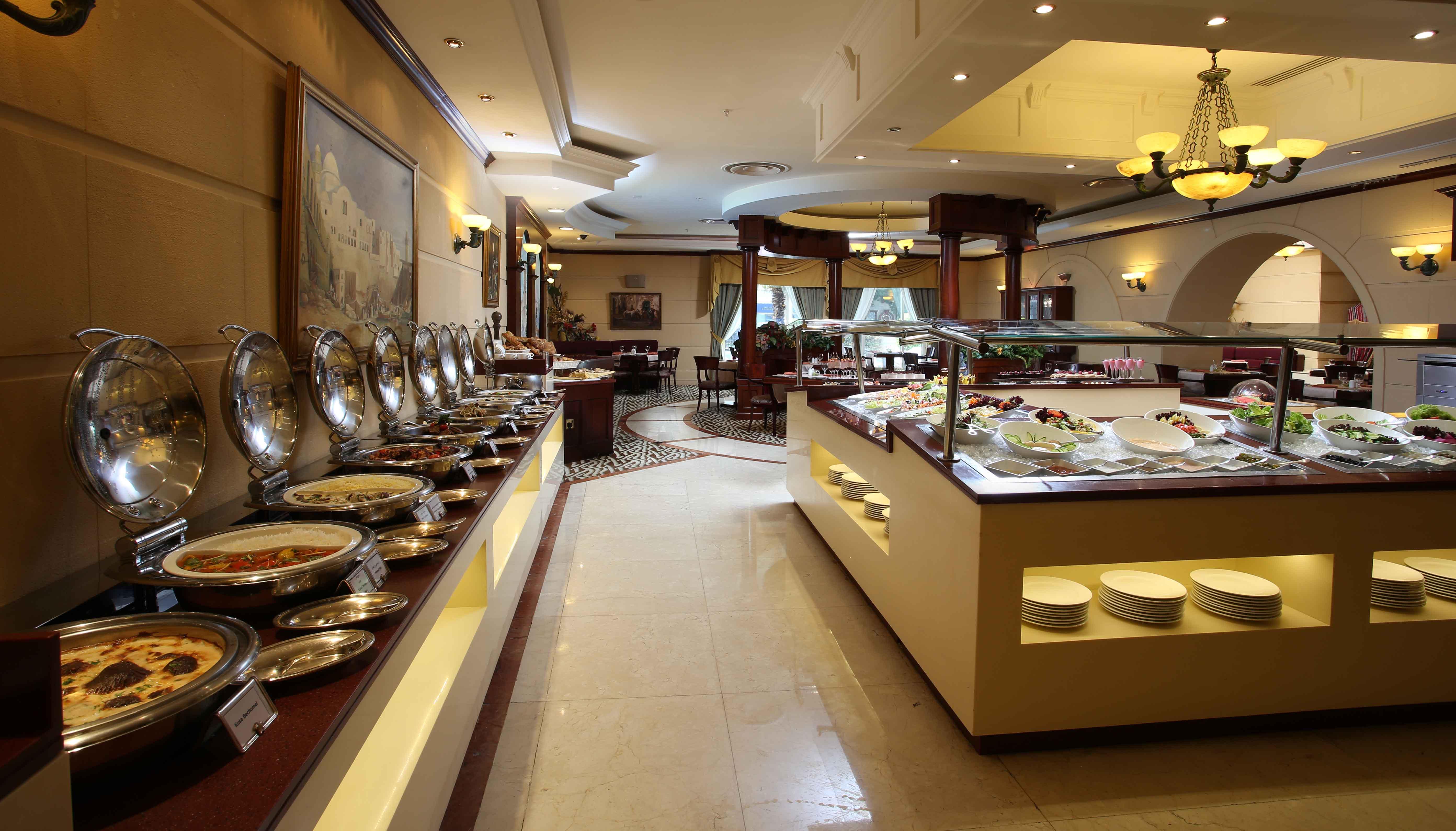 Knight Castle Hotel Дубай Экстерьер фото The buffet at the hotel