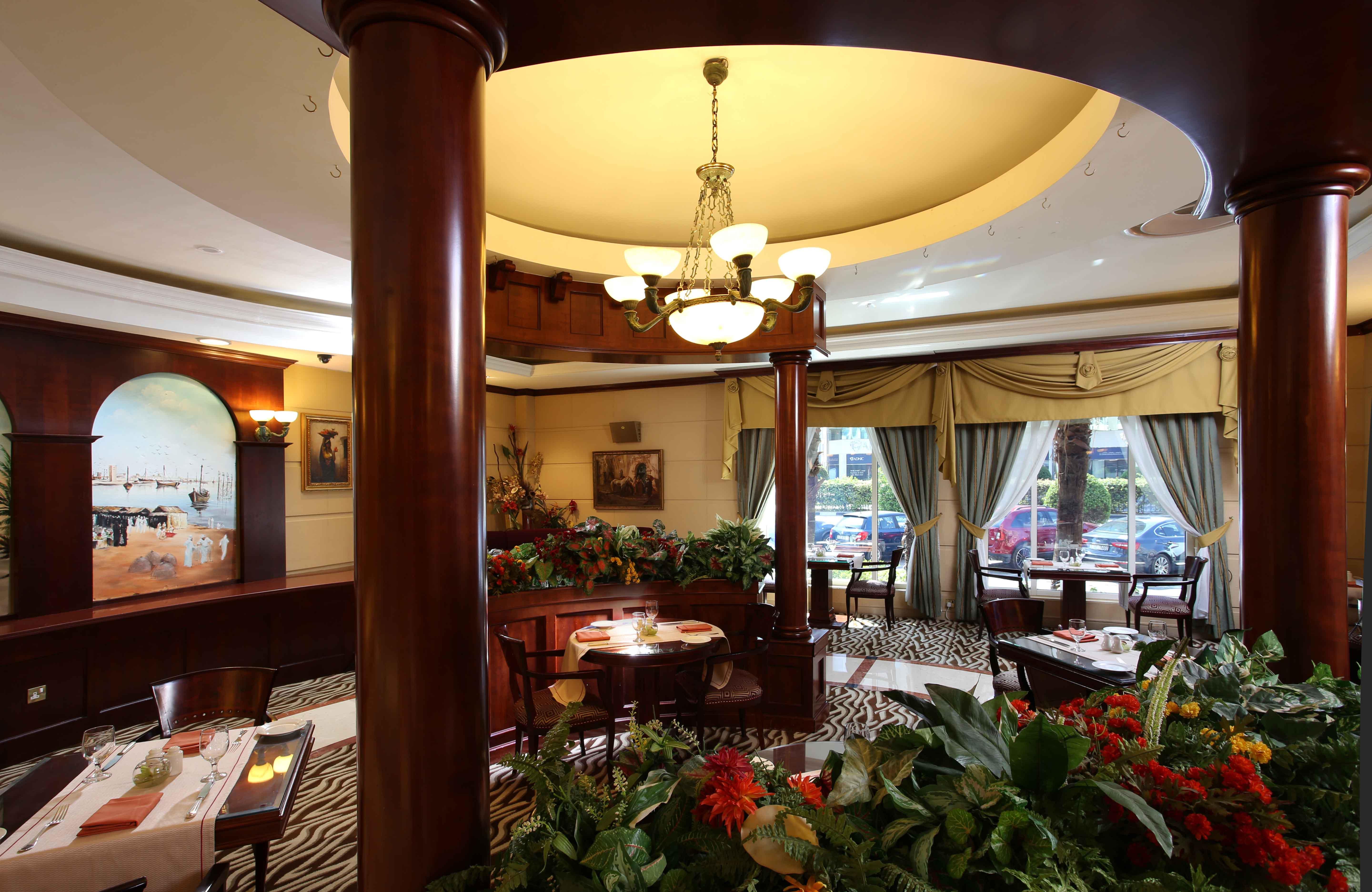 Knight Castle Hotel Дубай Экстерьер фото Restaurant