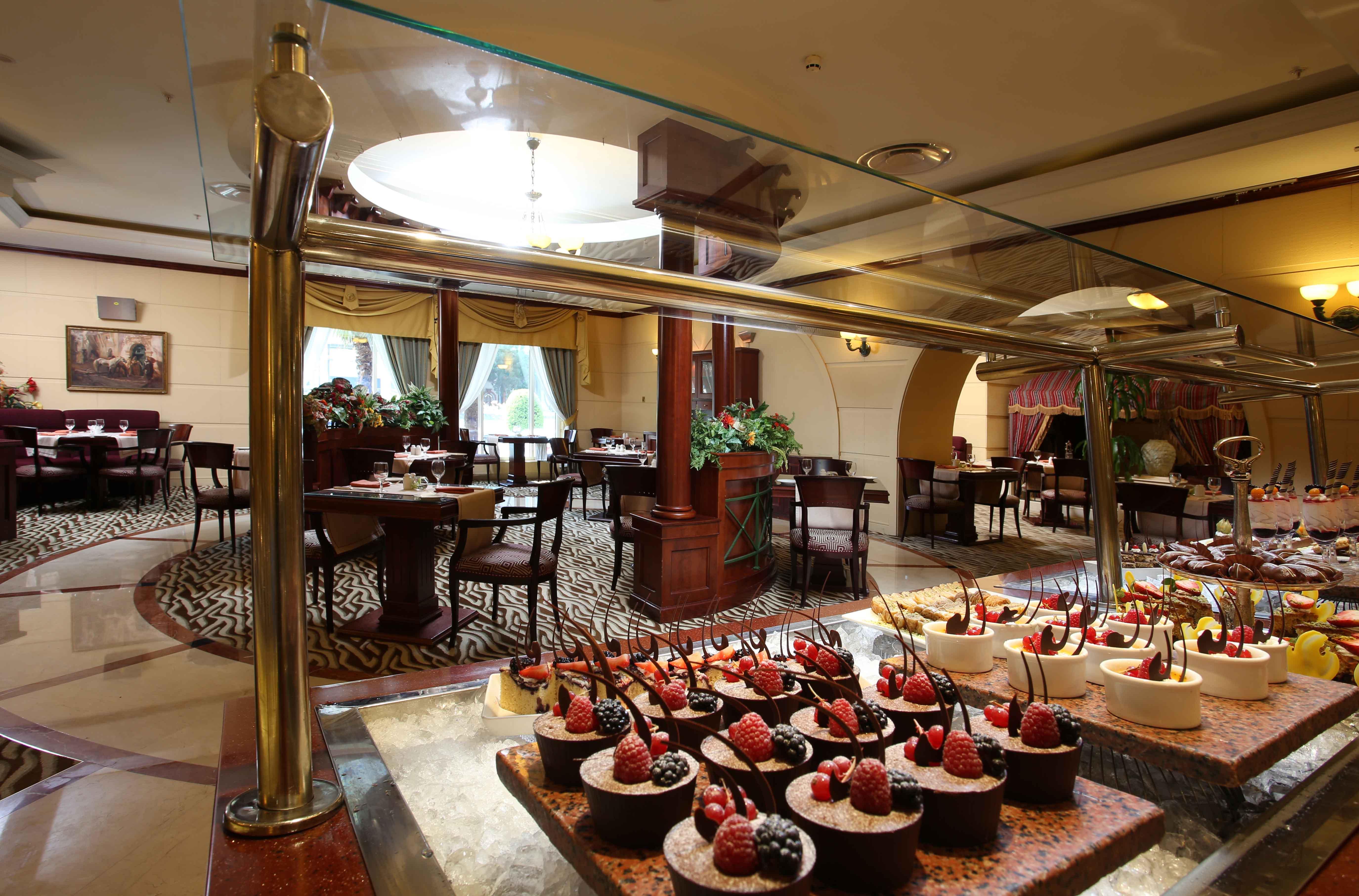 Knight Castle Hotel Дубай Экстерьер фото The restaurant
