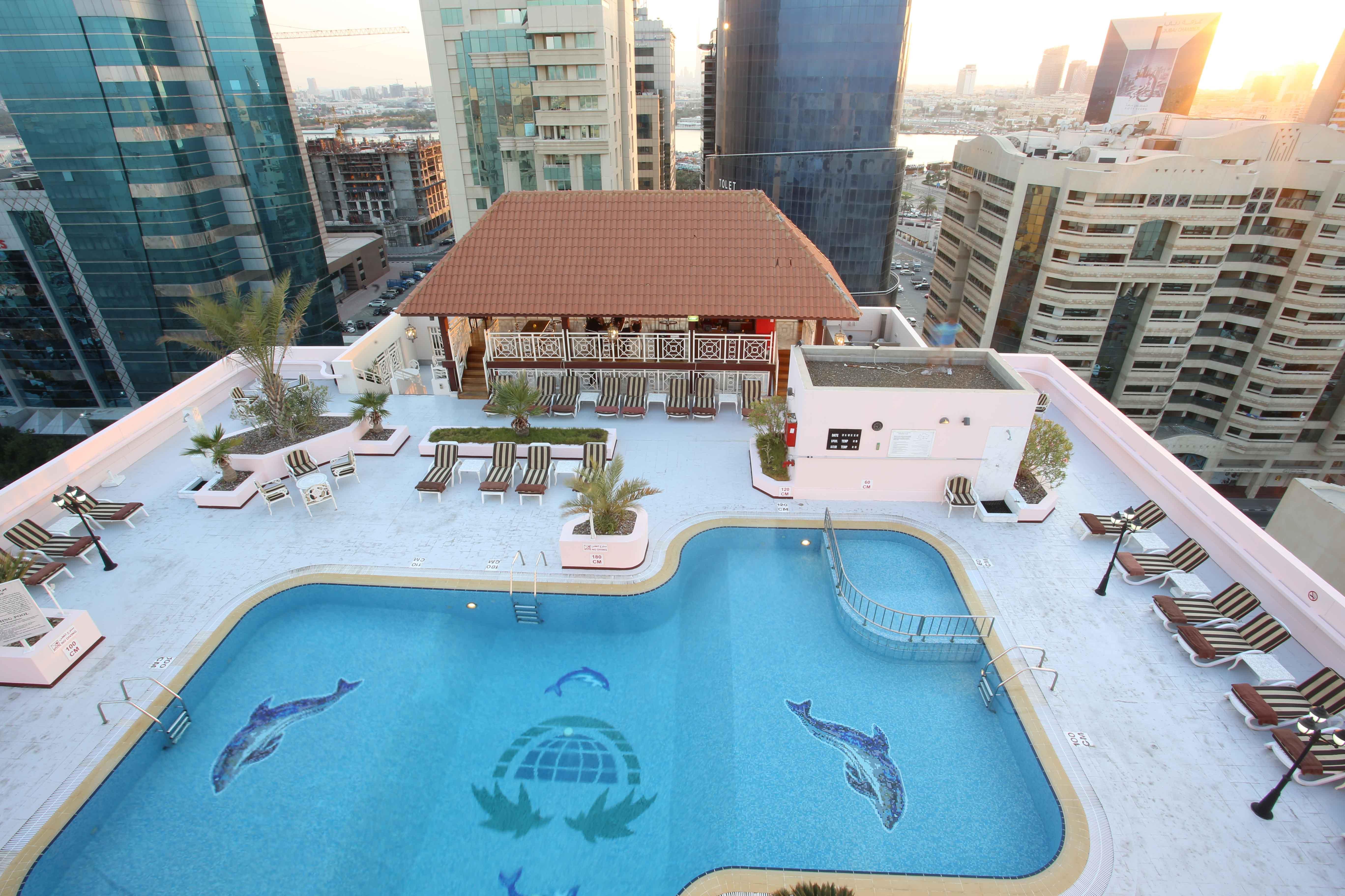 Knight Castle Hotel Дубай Экстерьер фото The swimming pool at the hotel