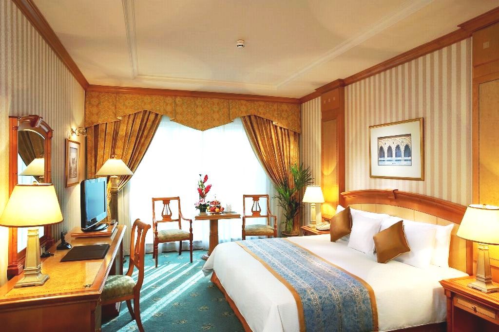 Knight Castle Hotel Дубай Экстерьер фото A room at the hotel