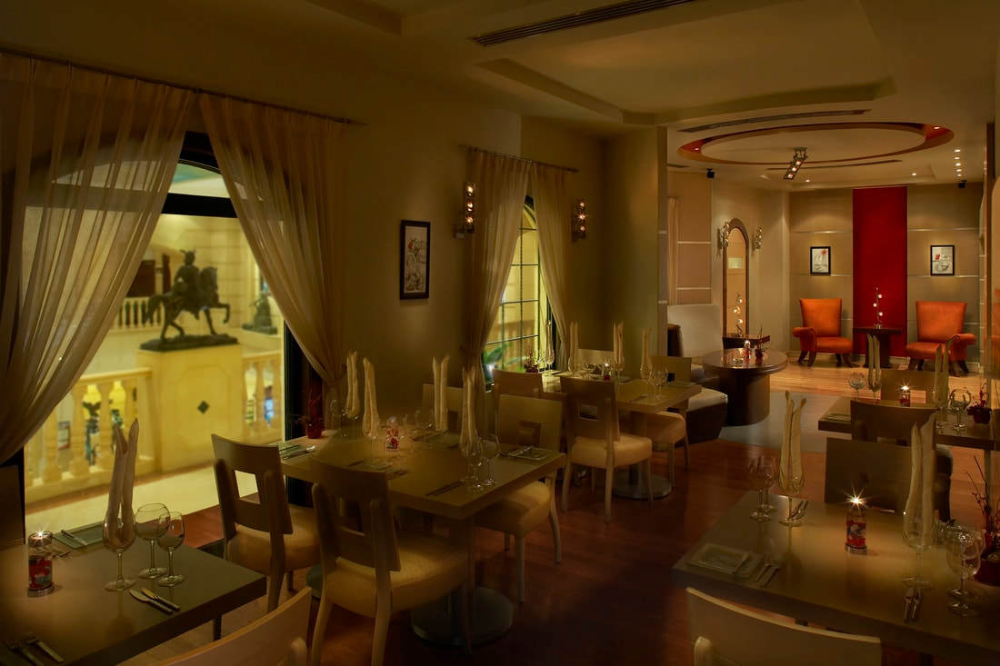 Knight Castle Hotel Дубай Экстерьер фото The interior of the hotel