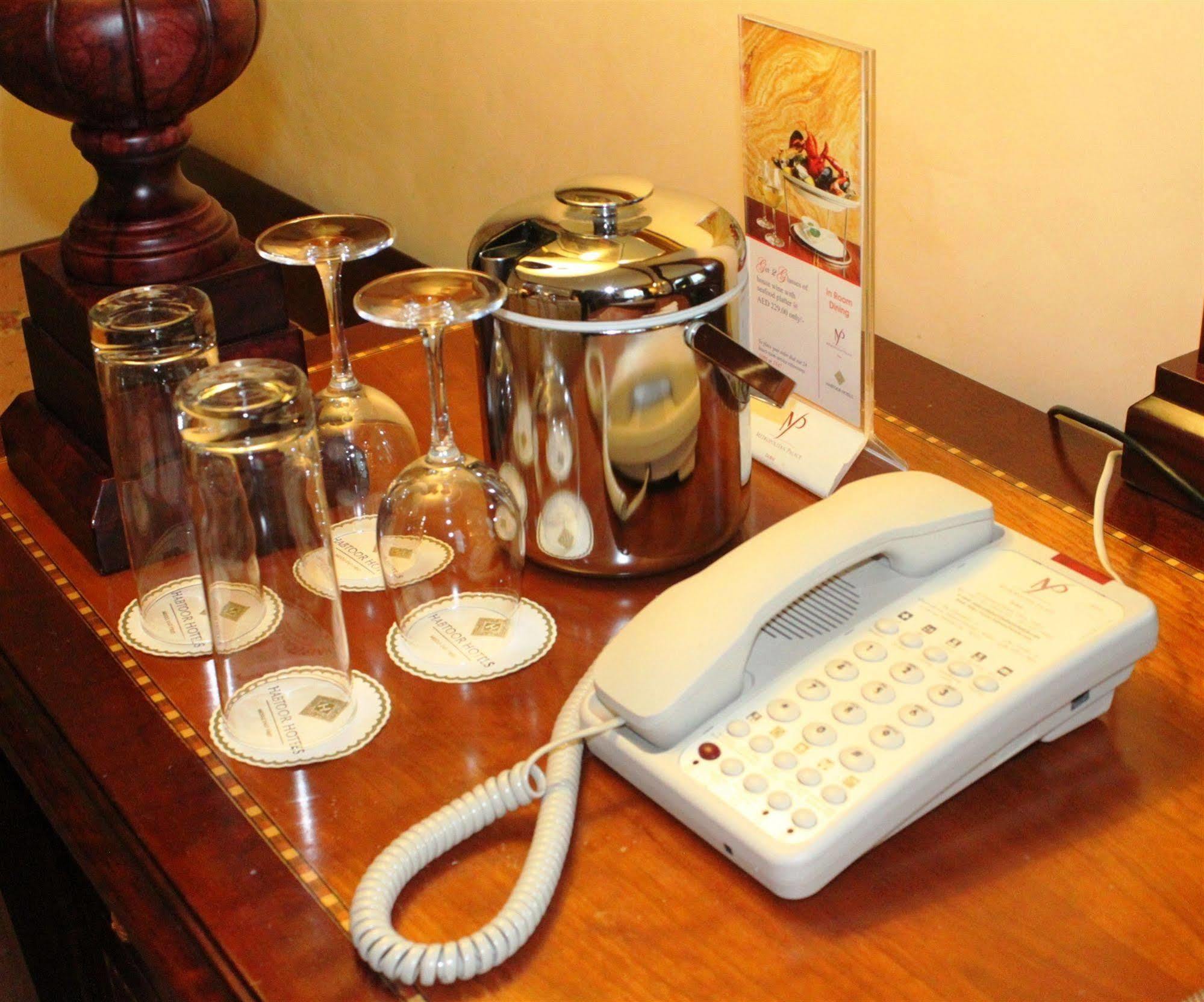 Knight Castle Hotel Дубай Экстерьер фото A telephone in a hotel room