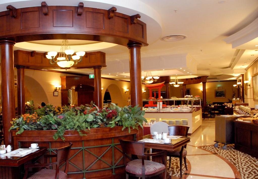 Knight Castle Hotel Дубай Экстерьер фото The restaurant