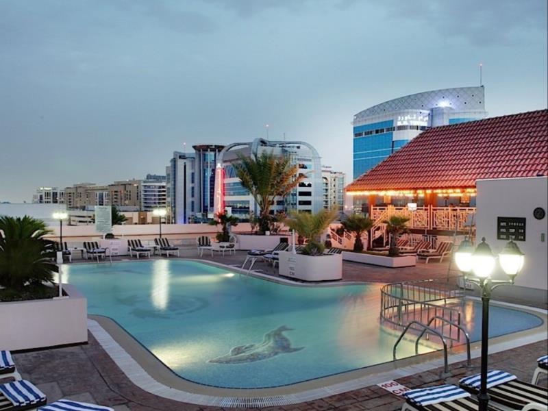 Knight Castle Hotel Дубай Экстерьер фото The swimming pool at the hotel