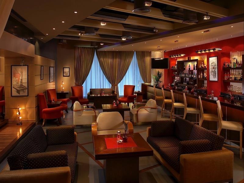 Knight Castle Hotel Дубай Экстерьер фото The bar at the hotel